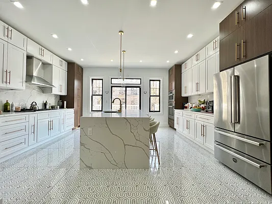 Rented by SERHANT. | media 22