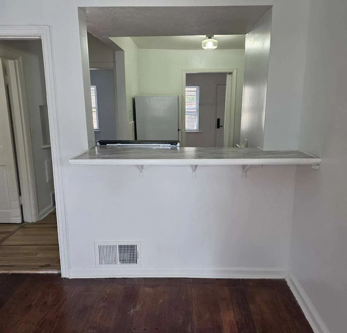2 bed, 850 sqft, $1,200 — Photo 3