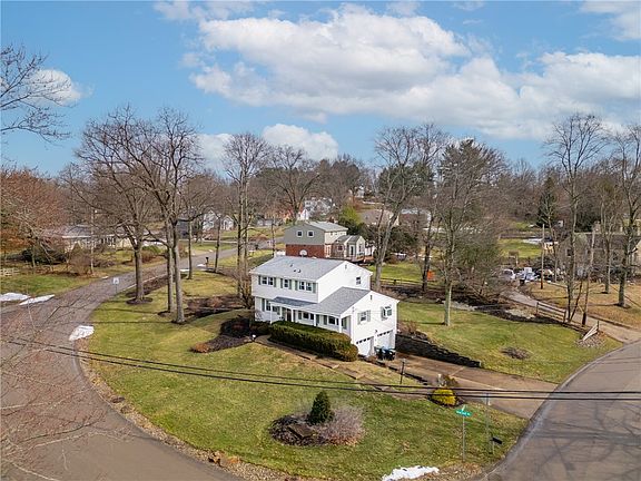 3rd image of 469 Inwood Rd