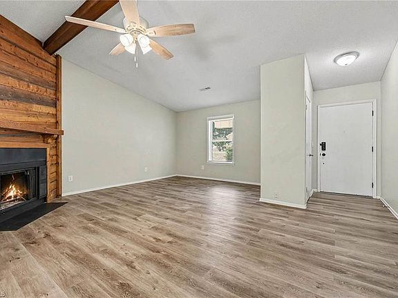 3rd image of 1605 Stoneybrook Dr