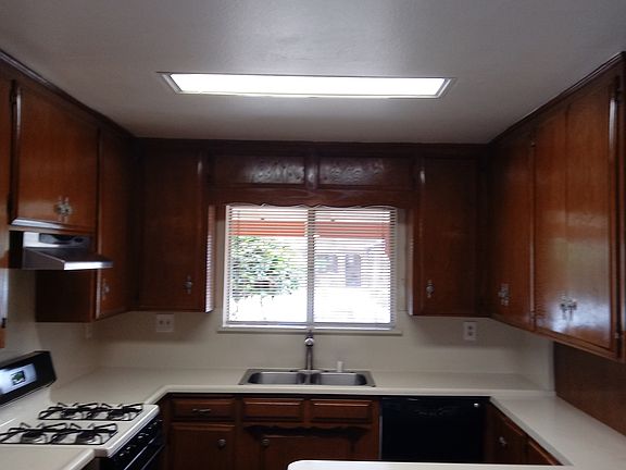 3rd image of 1025 Flax Ct