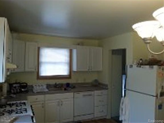 3rd image of 26577 Dartmouth St
