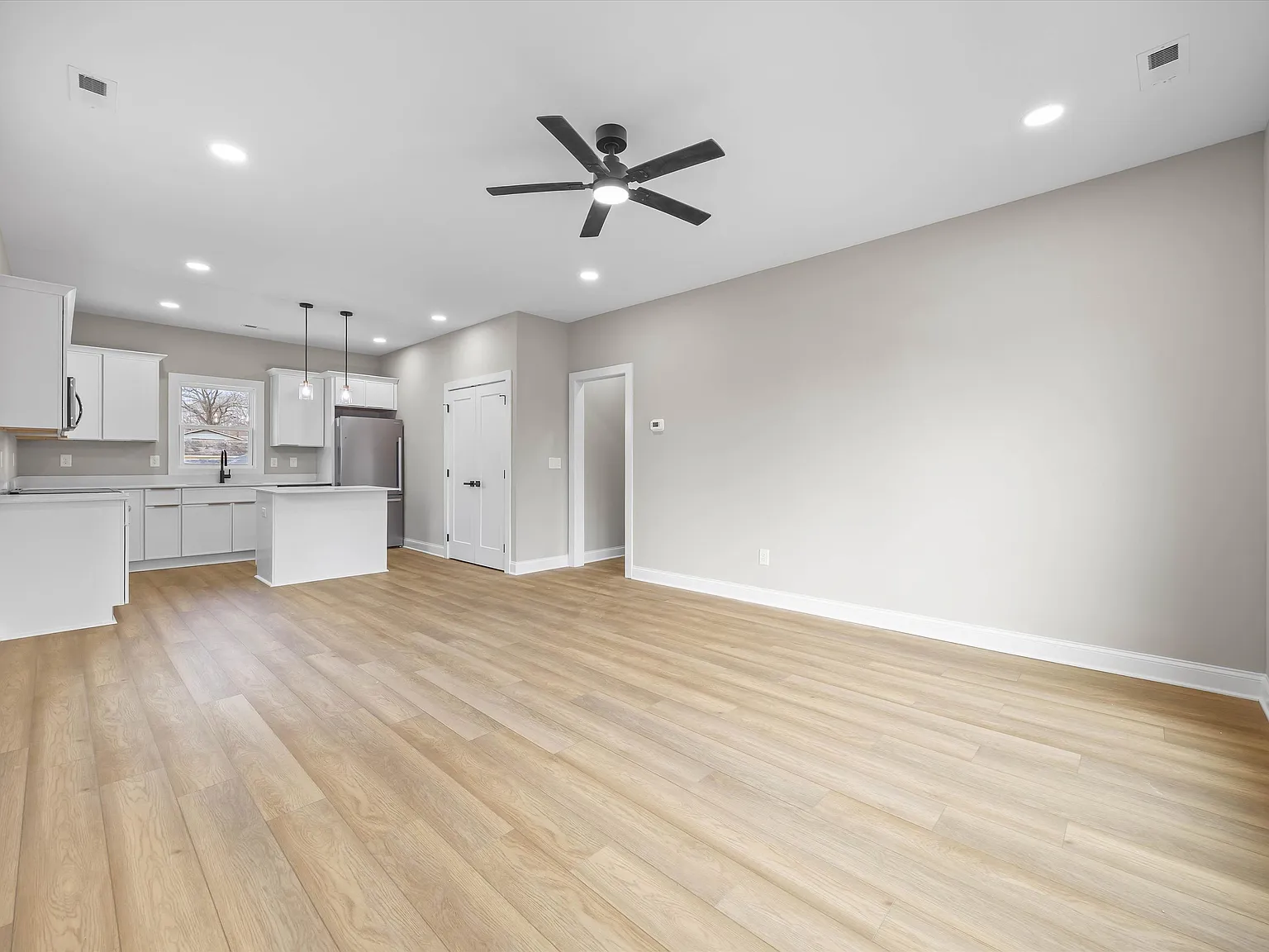 3 bed, 1567 sqft, $2,300 — Photo 4