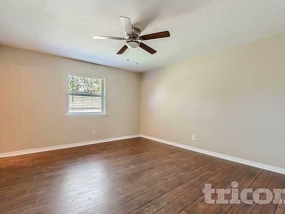 3rd image of 716 Fair Meadows Dr