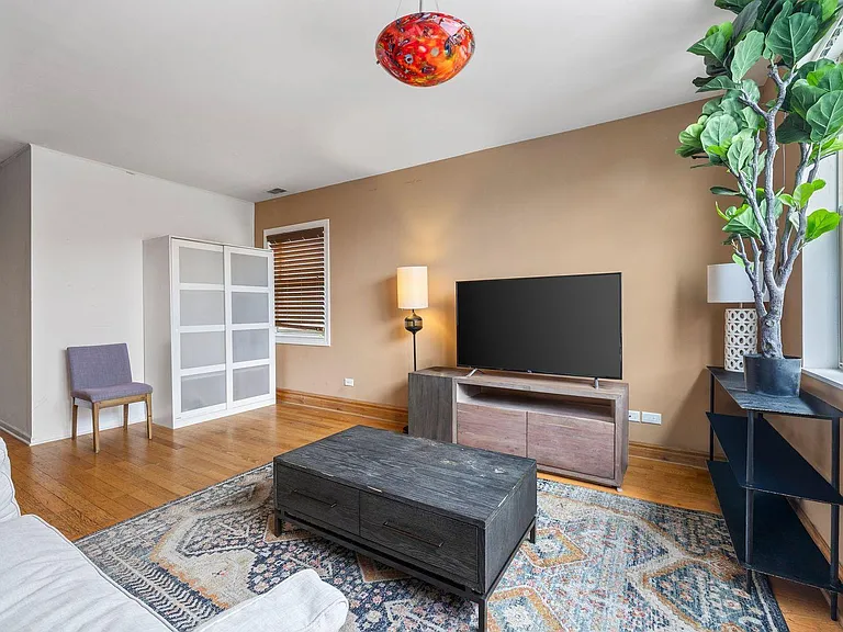 1639 W Blackhawk St #3 — Photo 3