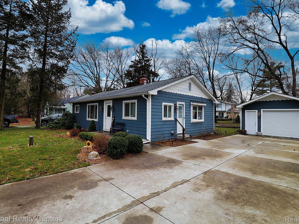 1st image of 168 Oriole St