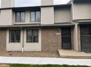 910 W Side Dr, Iowa City, IA 52246