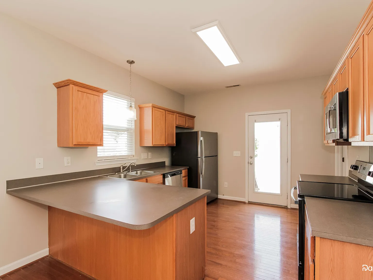 3 bed, 2.0 bath, 1538 sqft, $2,280 — Photo 4