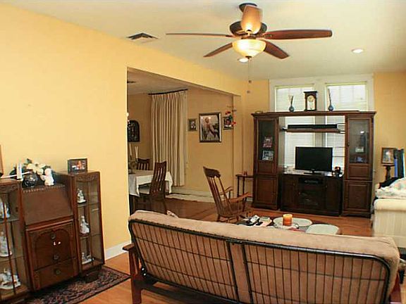 3rd image of 3 Metairie Ct