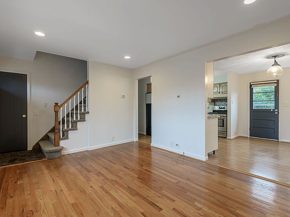 3rd image of 12 Prince St