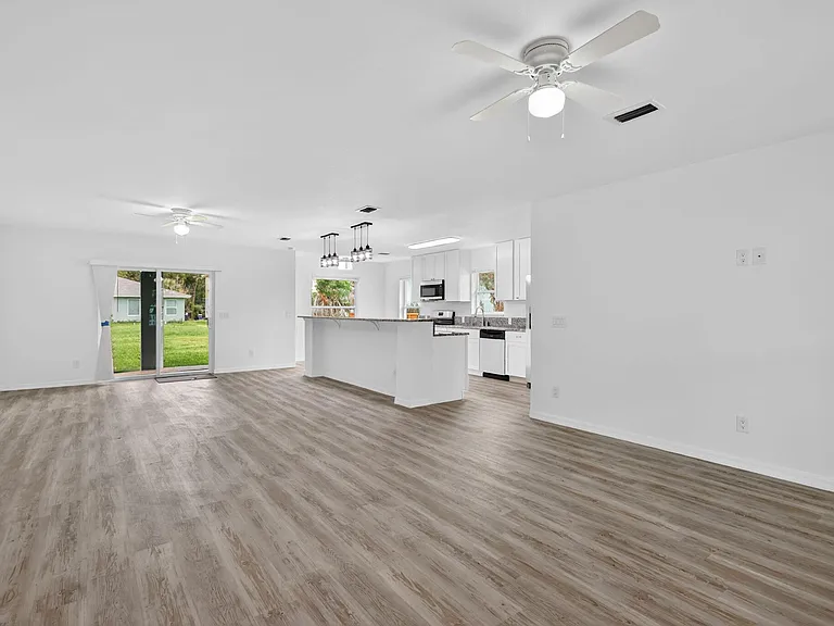 2206 S 34th St — Photo 10