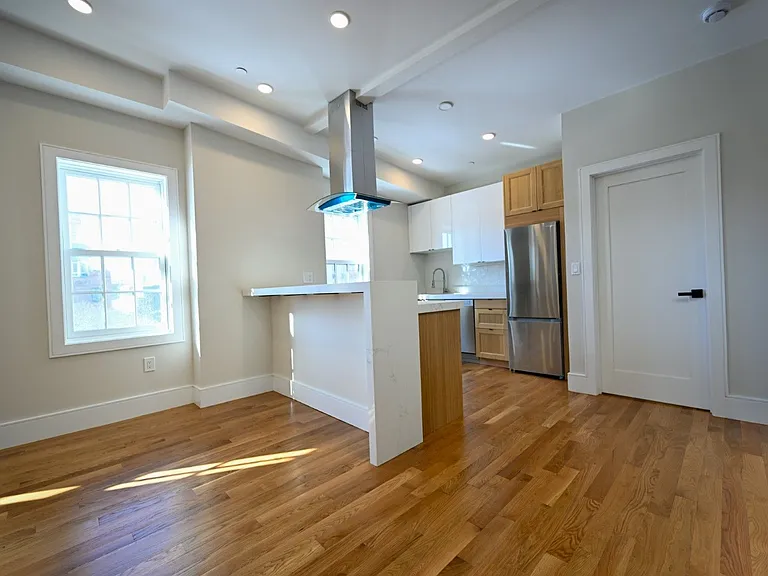 18D Winchester St #3D — Photo 3
