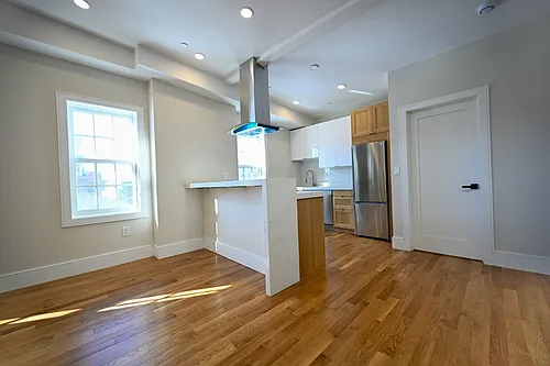 18 Winchester St Photo 1