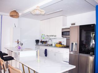 6 Whittier Pl APT 2K, Boston, MA 02114