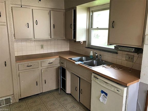 5th image of 3260 7th St