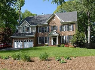 8204 Westchester Dr, Vienna, VA 22182