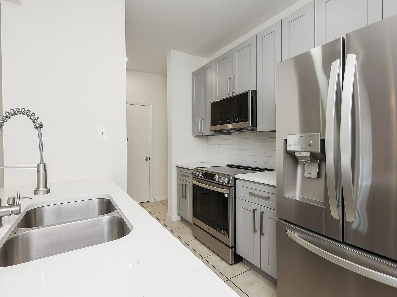 2 bed, 2.5 bath, 1640 sqft, $1,600 — Photo 3