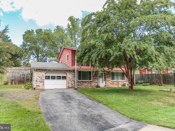 19007 Red Oak Ln, Triangle, VA 22172