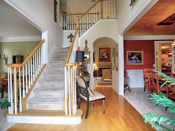 4th image of 4931 Green Pointe Way NE