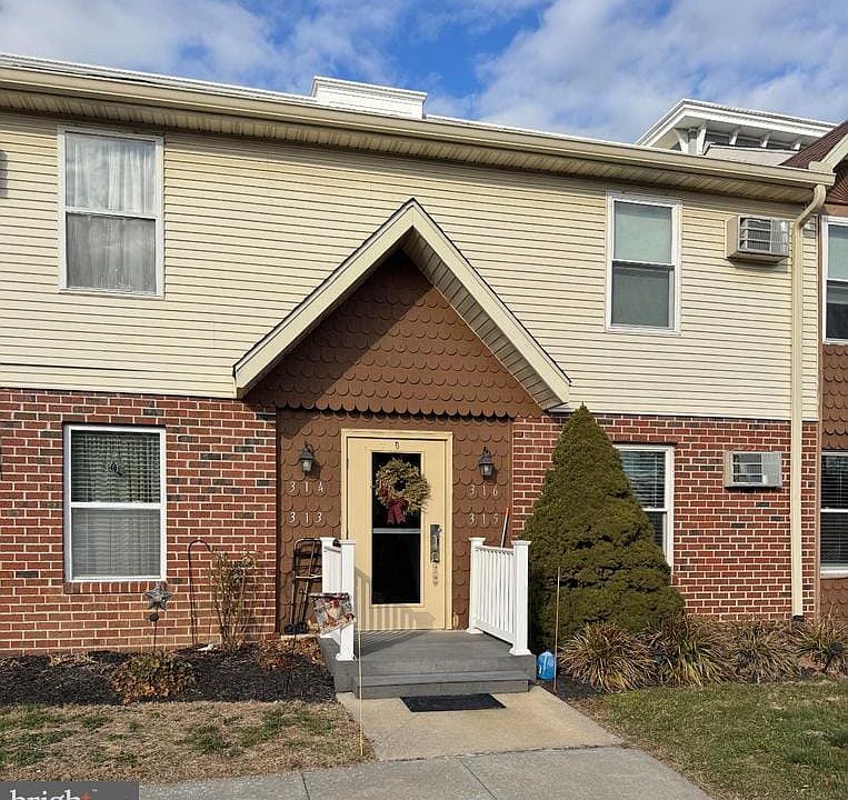 1st image of 315 Walnut Court Way #15