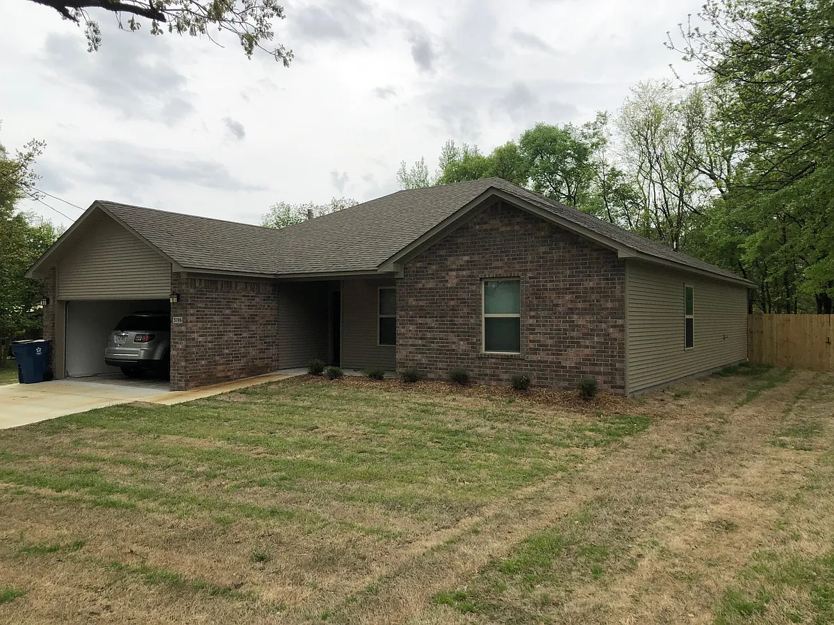 SIDE - 3196 Lakeside Dr