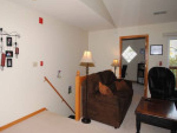 3rd image of 211 W Oak Leaf Dr Unit 4