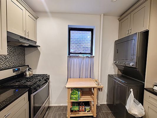 2nd image of 2721 23rd St APT 4C
