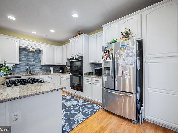 4th image of 804 Mericrest Way