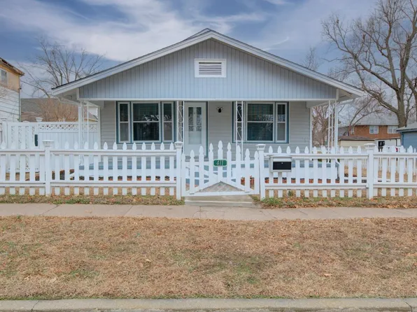411 W Chestnut Ave, Arkansas City, KS 67005