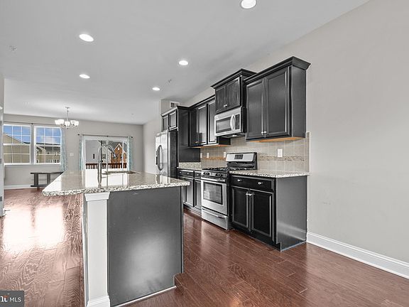 4th image of 4648 Cambria Rd