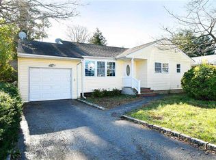 14 Bushwick St, Melville, NY 11747