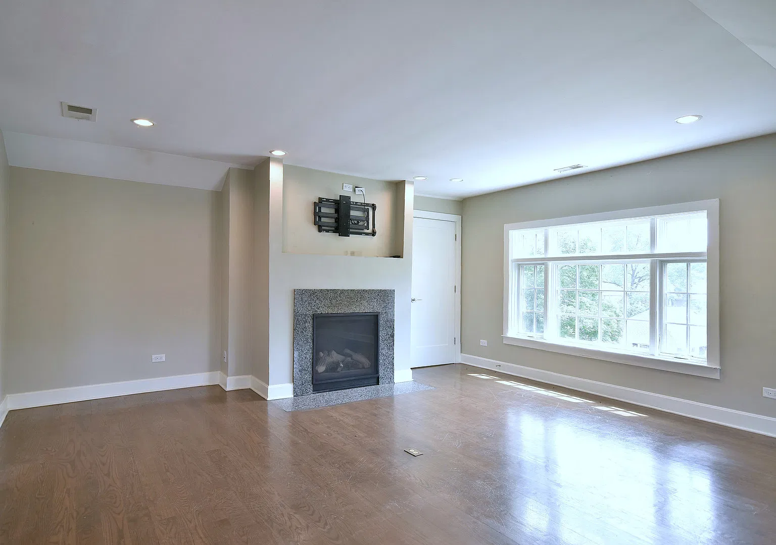 2 bed, 2.5 bath, 1200 sqft, $2,800 — Photo 3