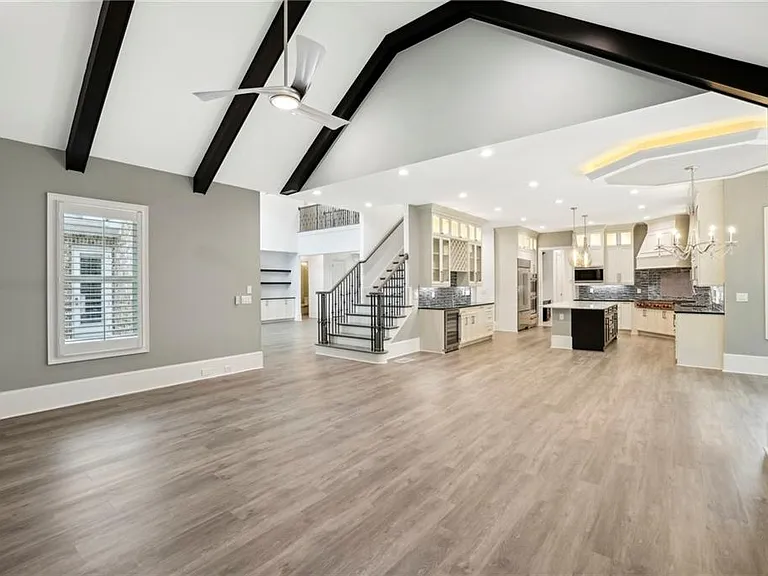 3750 Robinson Rd NE — Photo 17