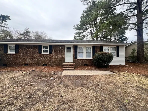 1329 Hunters Rd, New Bern, NC 28562