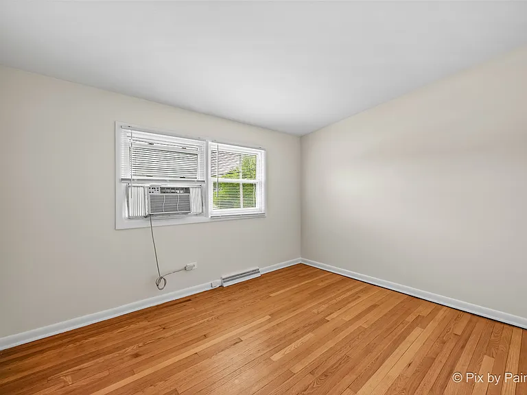 327 E Lake St — Photo 16