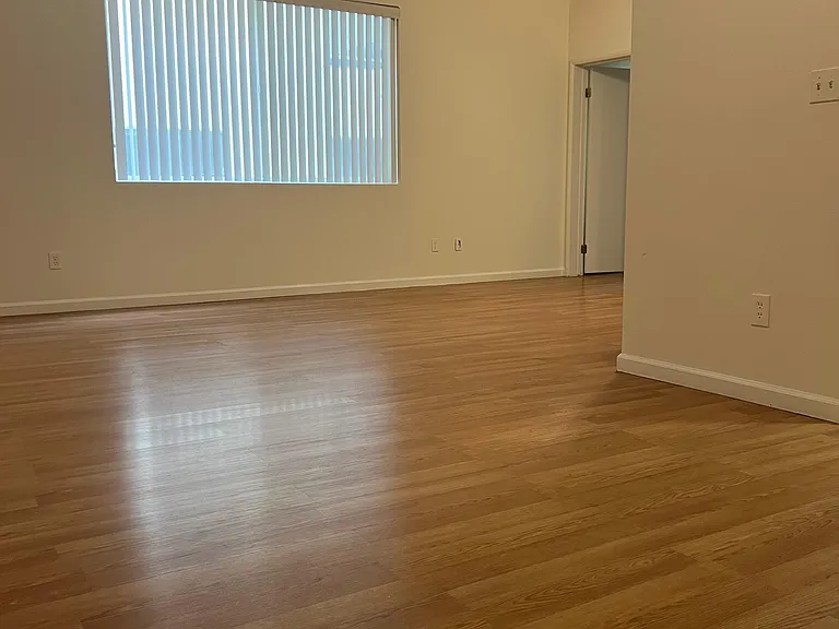 10756 Camarillo St — Photo 22