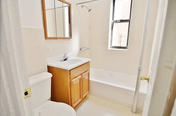 Rented by Park Property Advisors | media 4