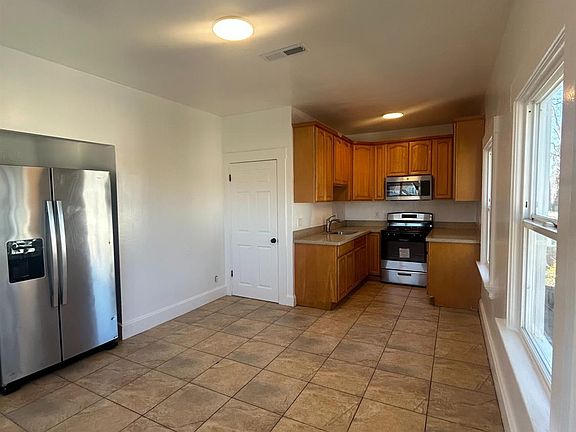 2nd image of 1152 - 1156 Louisiana Street