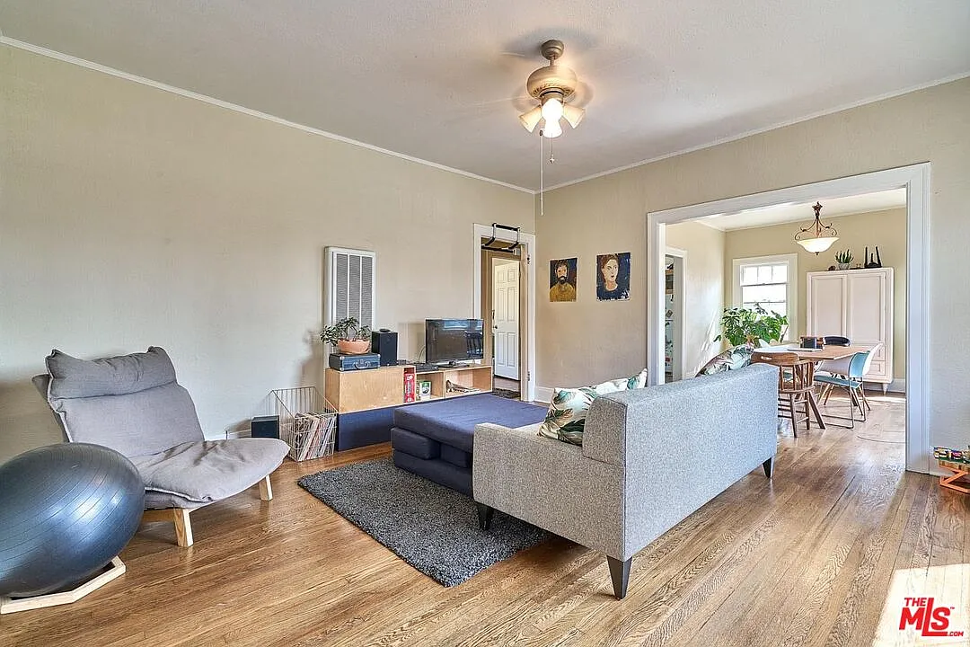 2 bed, 1.0 bath, 1100 sqft, $2,800 — Photo 2