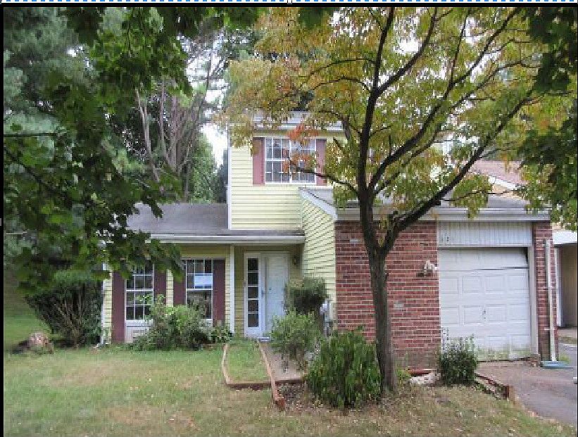 1st image of 121 Commonwealth Dr
