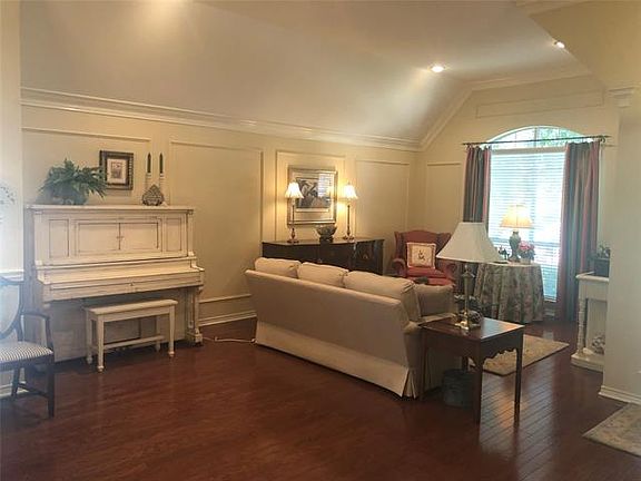 4th image of 2706 Knoll Ct