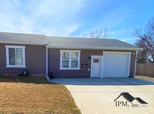 1114 8th Ave NE, Minot, ND 58703