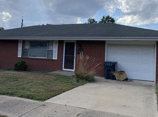 1113 N 15th St, Pekin, IL 61554