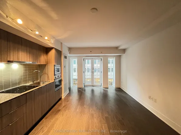955 Bay St, Toronto, ON