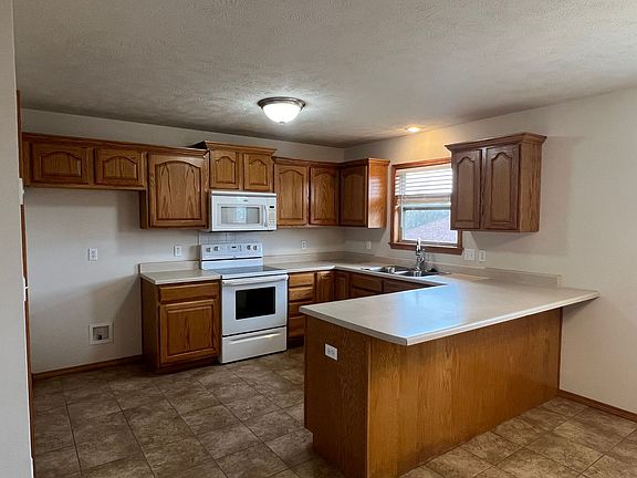 4th image of 1157 W Lois Ln