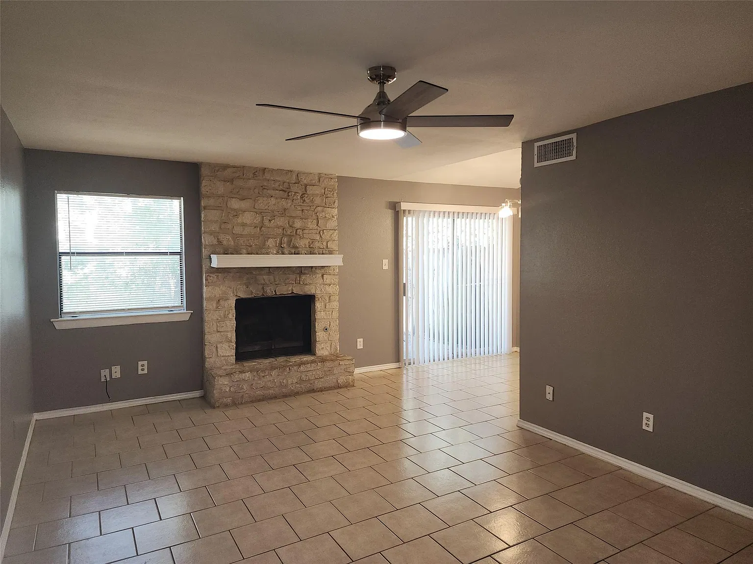 2 bed, 2.0 bath, 2188 sqft, $1,650 — Photo 2