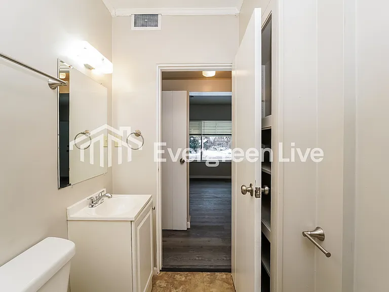 314 Merriman Rd — Photo 12