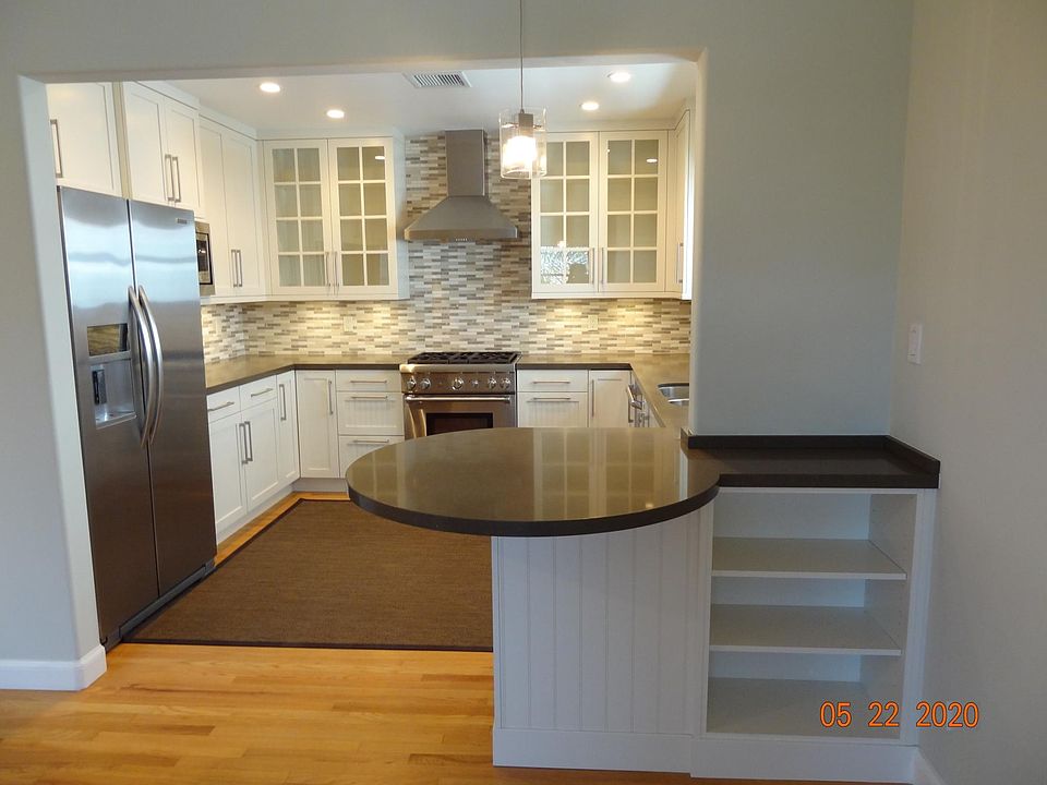 Gourmet Kitchen with Breakfast Bar
