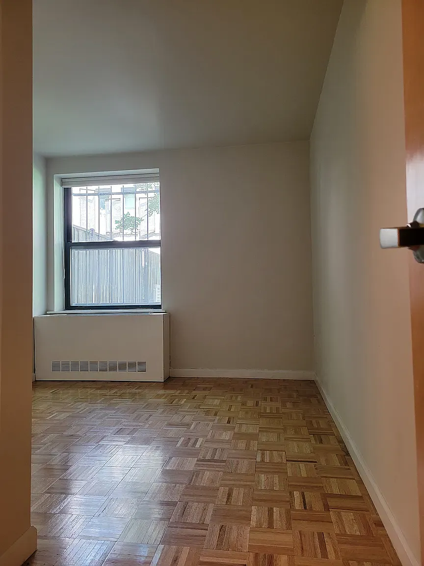 225 East Sixth Street — Photo 3