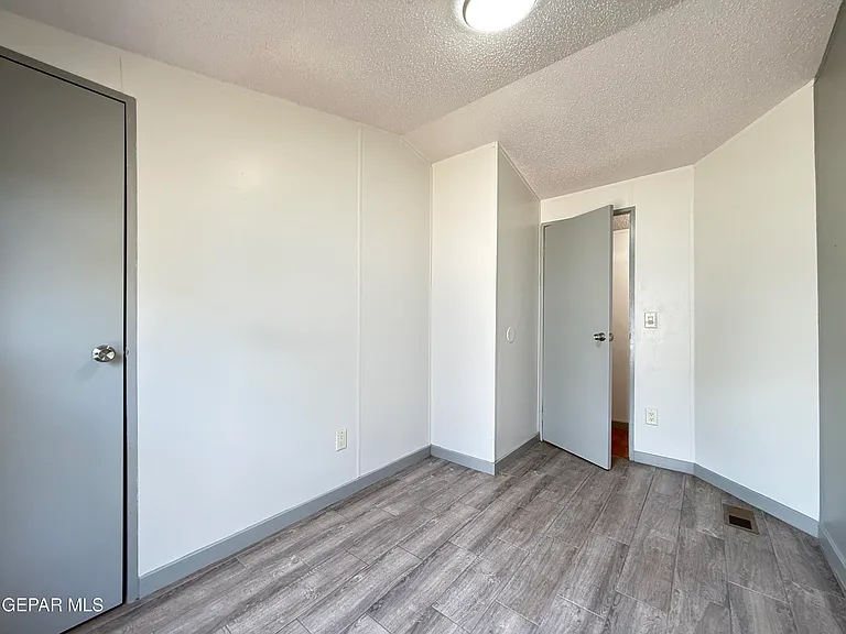 5941 Sixta Dr — Photo 40